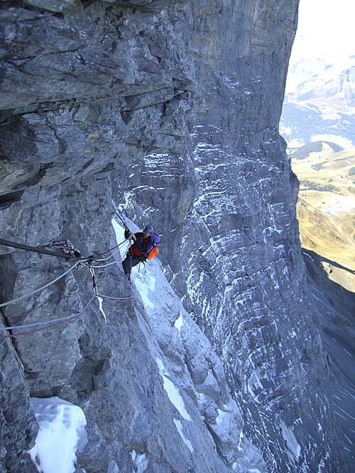 Alpine style vs expedition style climbing explained